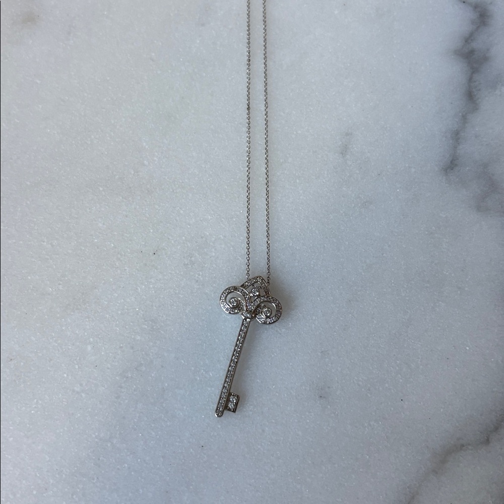 Elegant Silver Key Pendant Necklace